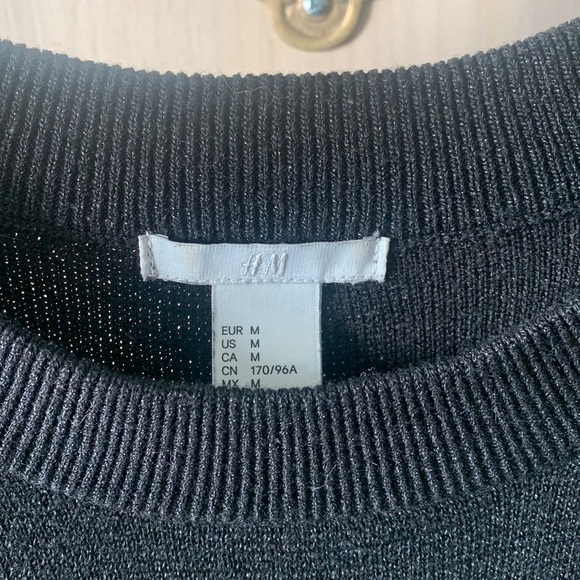 H&m sweater M pleated shoulders &  sparkly material - Picture 2 of 6
